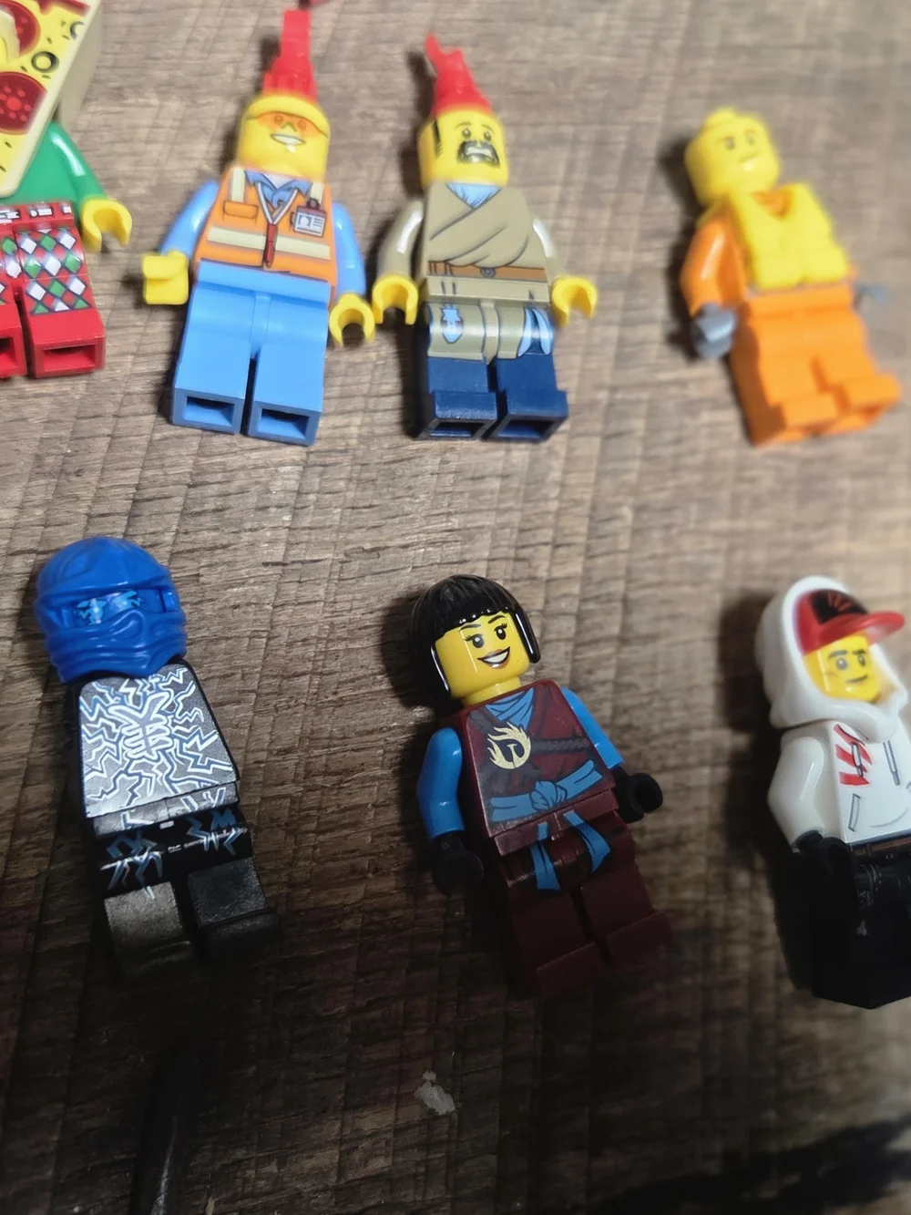 Assorted Lego Figures & Accessories Ninjago, Spongebob, Minecraft Etc Bin P